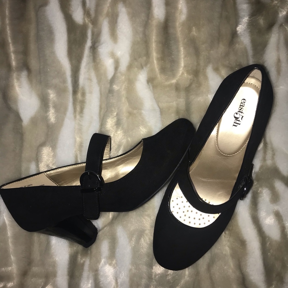 Cute East 5th suede strapped heels (size 7.5)